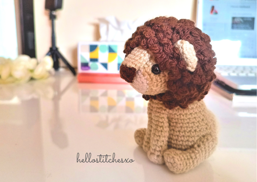 small crochet lion amigurumi sitting